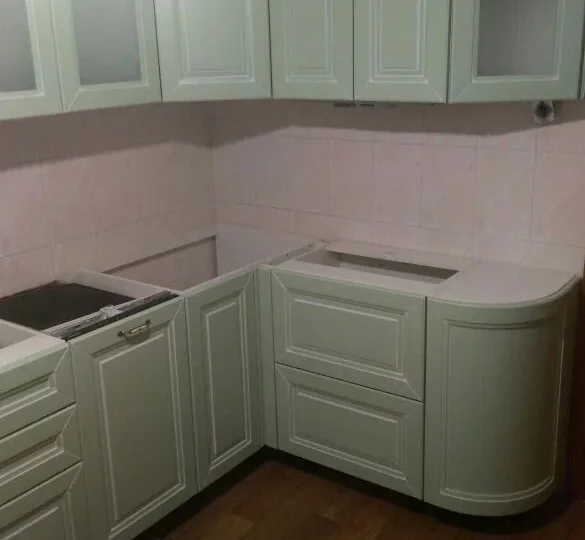 Угловая Кухня, МДФ Матовая Эмаль с Фрезеровкой - фотография проекта 3